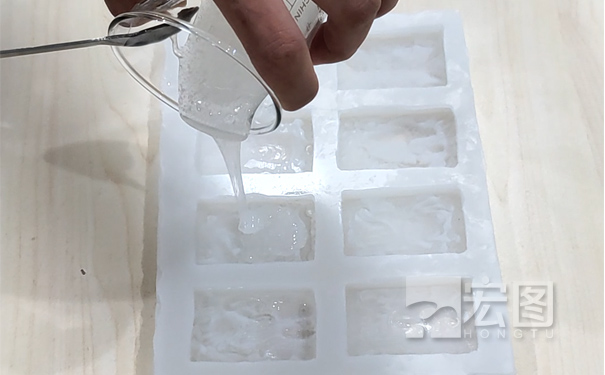 硅膠模具能倒液體硅膠嗎？