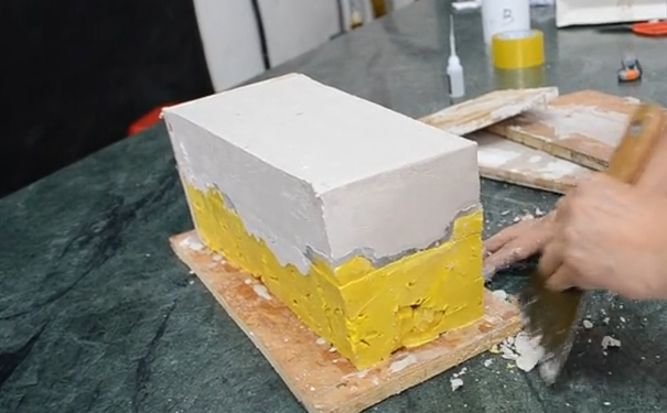 模具硅橡膠成型后怎樣制作外模？